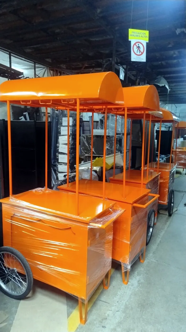 Carros de venta terminados en la planta de Metálicas Uribe en Itagüí